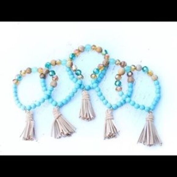 Beaded turquoise stretch tassel bracelet - Picture 3 of 4
